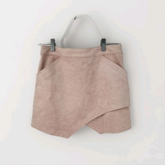 BCBGMaxAzria Beckett Bare Pink Women's Size 2 Faux Suede Mini Skirt Minimalist - Picture 1 of 16